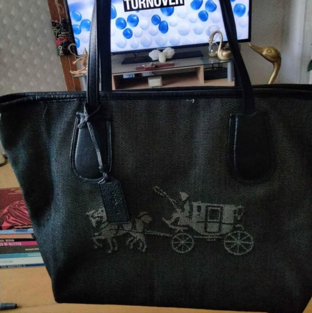 Coach purse great condition very unique. Vintage